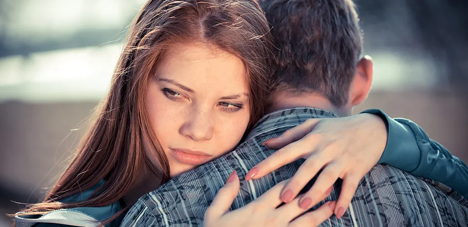 teens in a relationship hugging