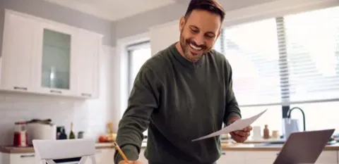 man making diabetes checklist